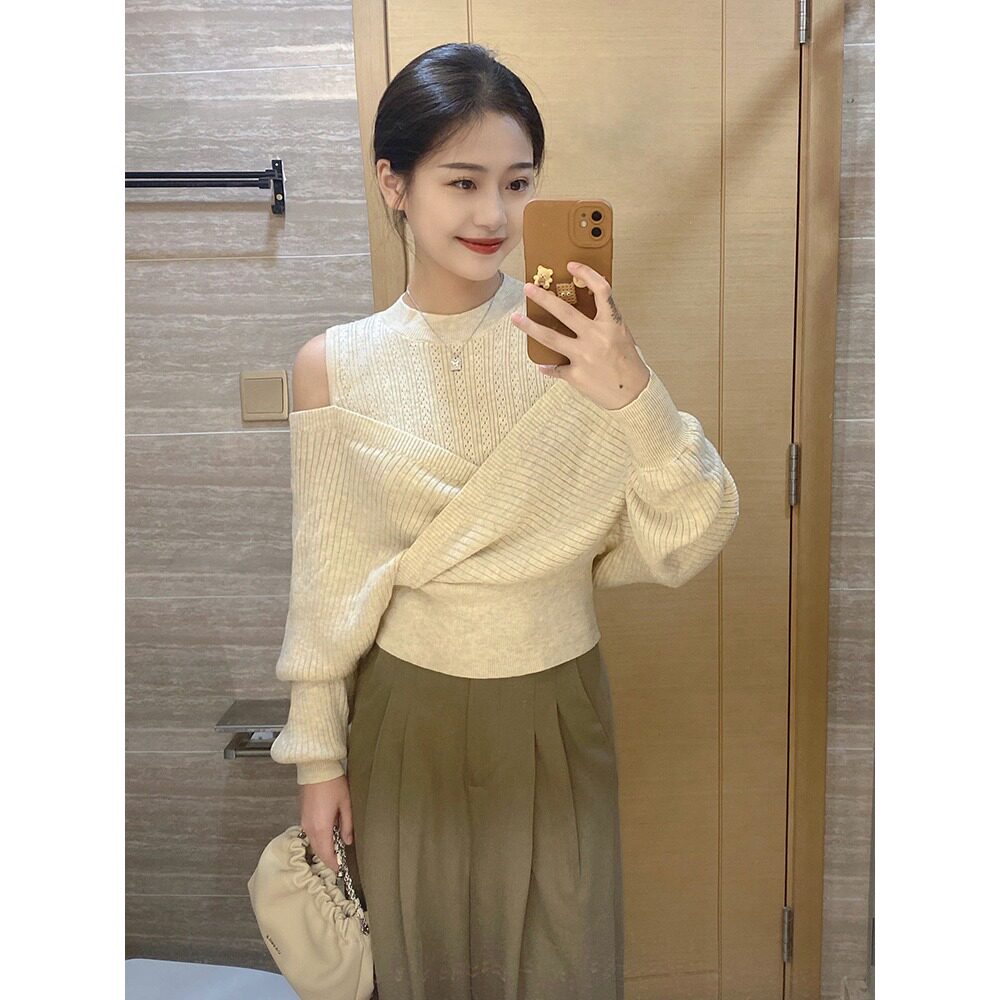 包芯纱杏色拼接假两件针织衫女上衣露肩秋新款不规则设计感毛