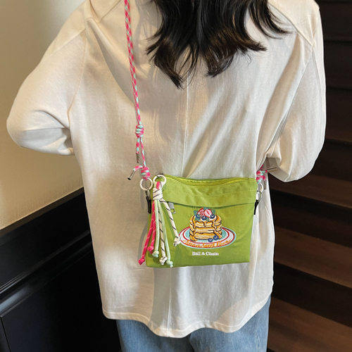 日系新款mini小包包斜挎包女刺绣单肩包休闲化妆包百搭迷你手机
