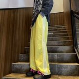 黄色