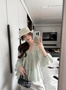 2026春季新款女士薄荷绿抽褶衬衫女生春季V领温柔法式复古上衣