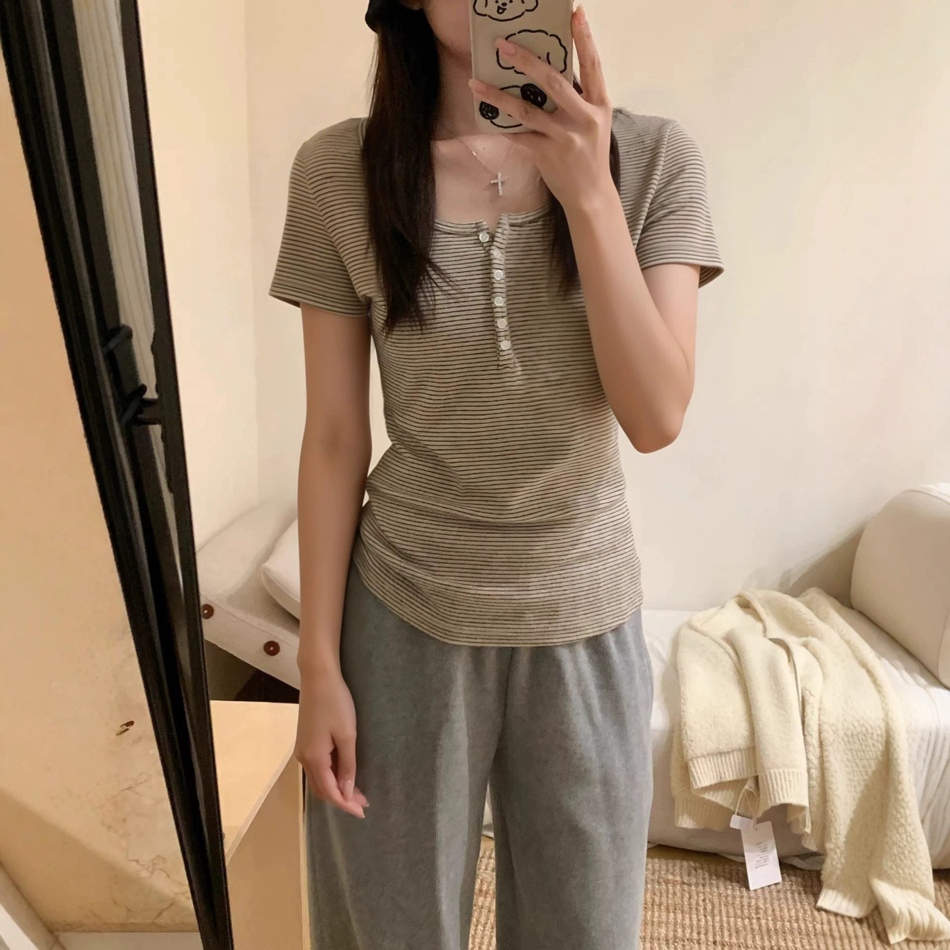 韩系复古条纹纽扣U领短袖T恤女夏季修身内搭打底衫正肩显瘦上衣潮