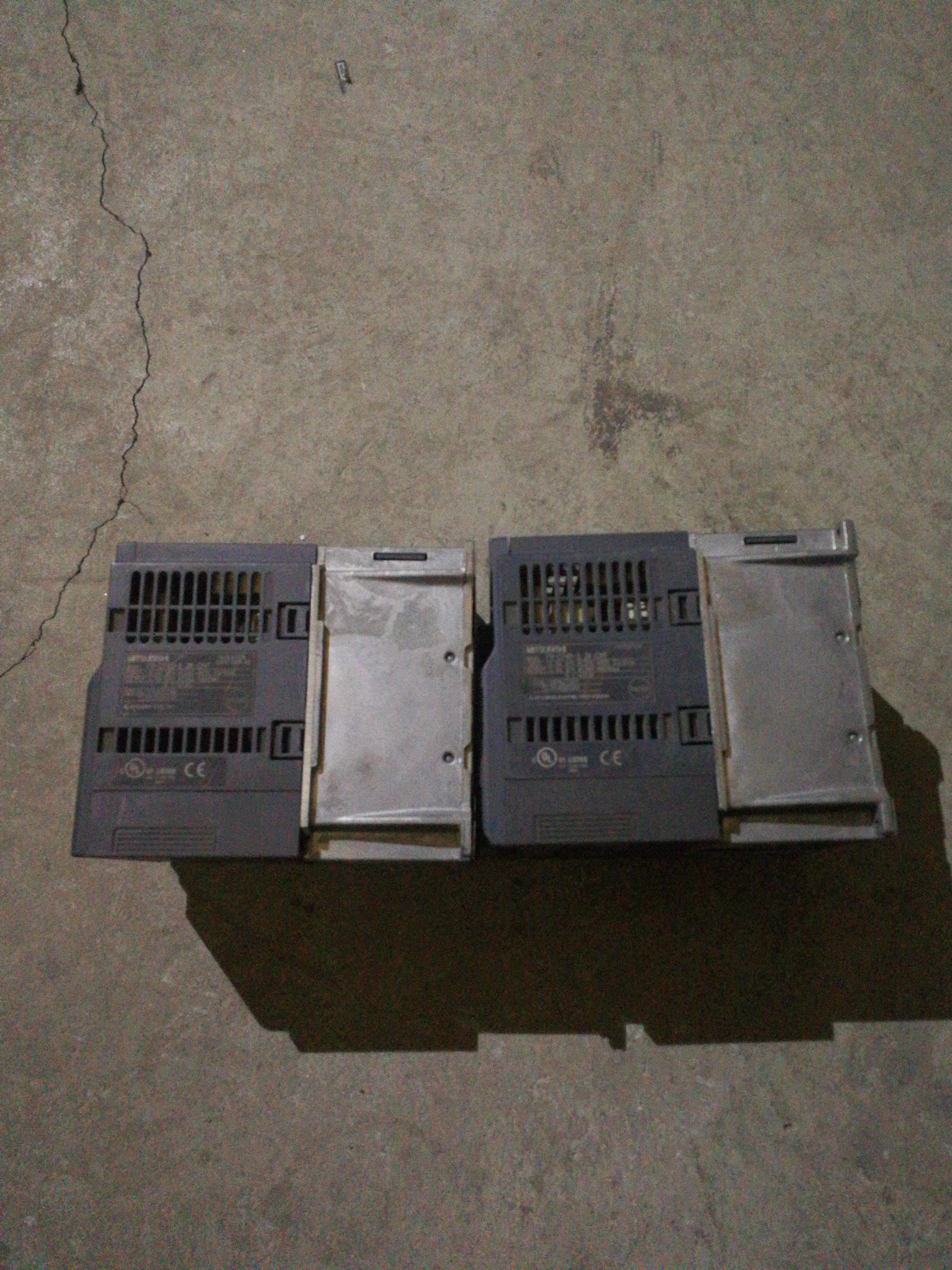 三菱d740变频器fr-d740-2.2k-cht 380v 2.2kw实物图