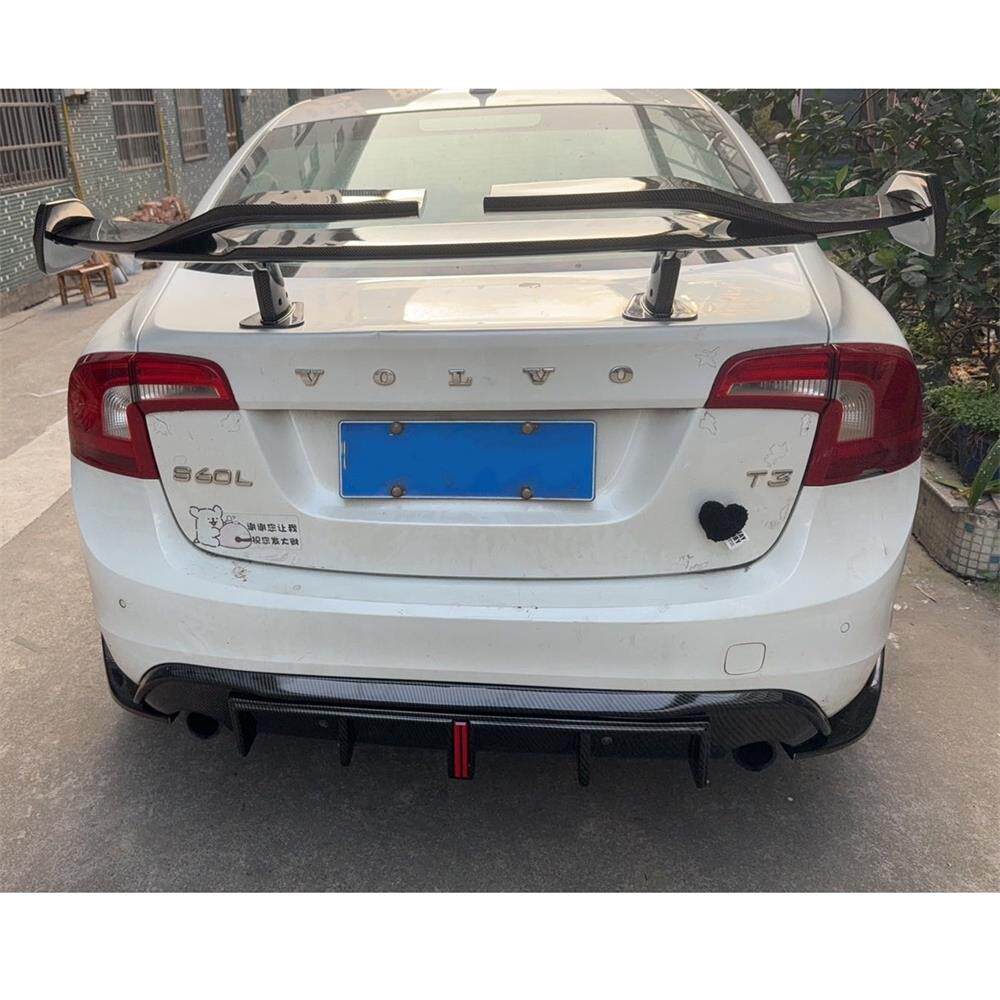 S60L汽车尾翼打孔安装烤漆碳纤纹