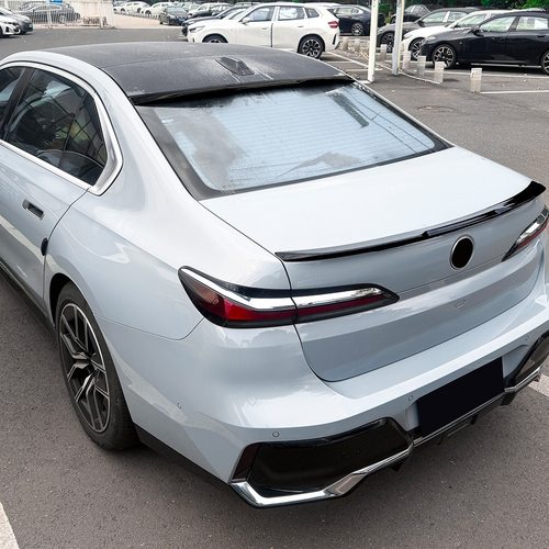 7系i7尾翼ABS烤漆免打孔碳纤纹