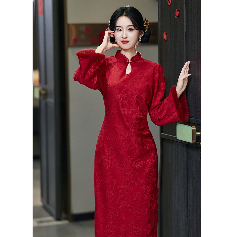 红色旗袍结婚2025新款新娘敬酒秋冬中式订婚礼服加绒连衣裙