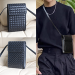 高端夏天编织男士装手机包2025新款女生时尚潮牌真皮迷你小斜挎包