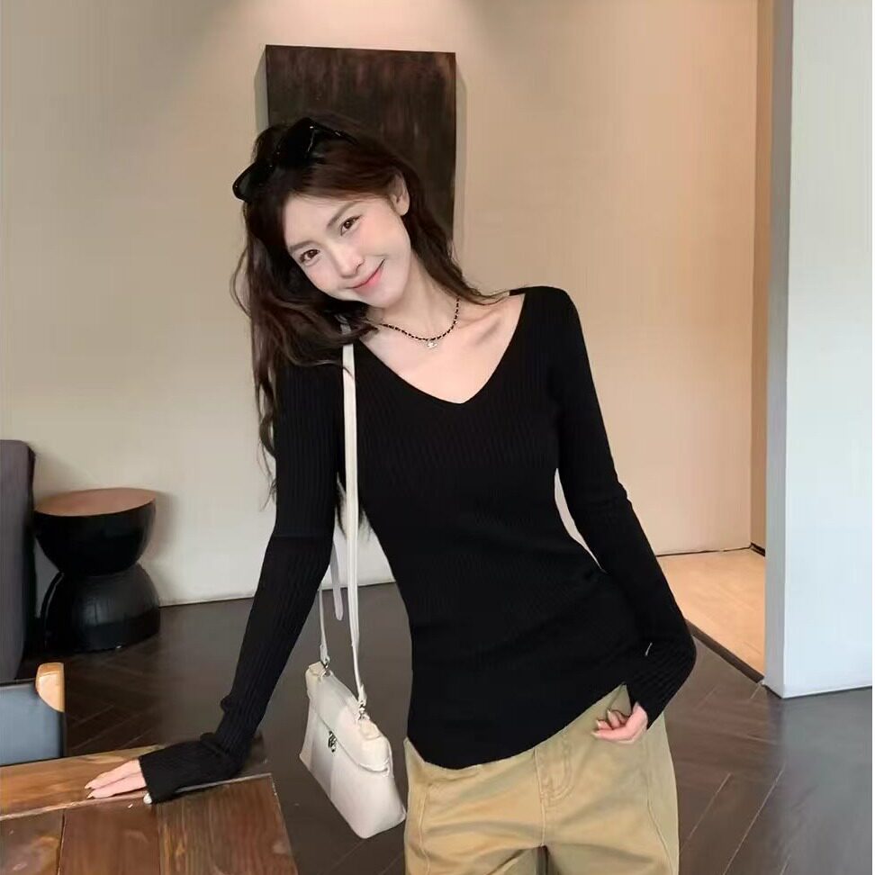 简约风黑色双v领针织衫女早秋