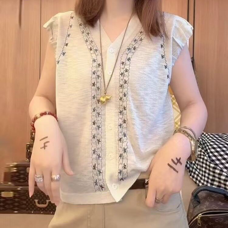 刺绣花边V领小飞袖针织开衫女夏