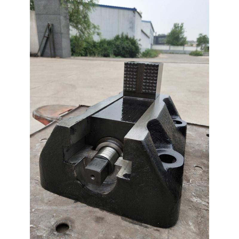 热销瓦房店厂家店中心车卡爪重型四爪卡爪淬火锻钢卡爪立距200