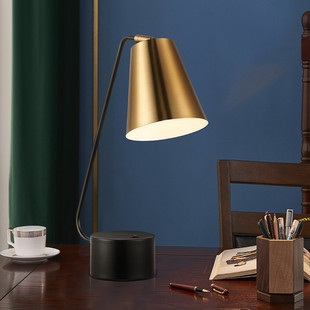 北欧轻奢台灯卧室床头灯欧式书桌高值颜简约感桌面学习护眼灯