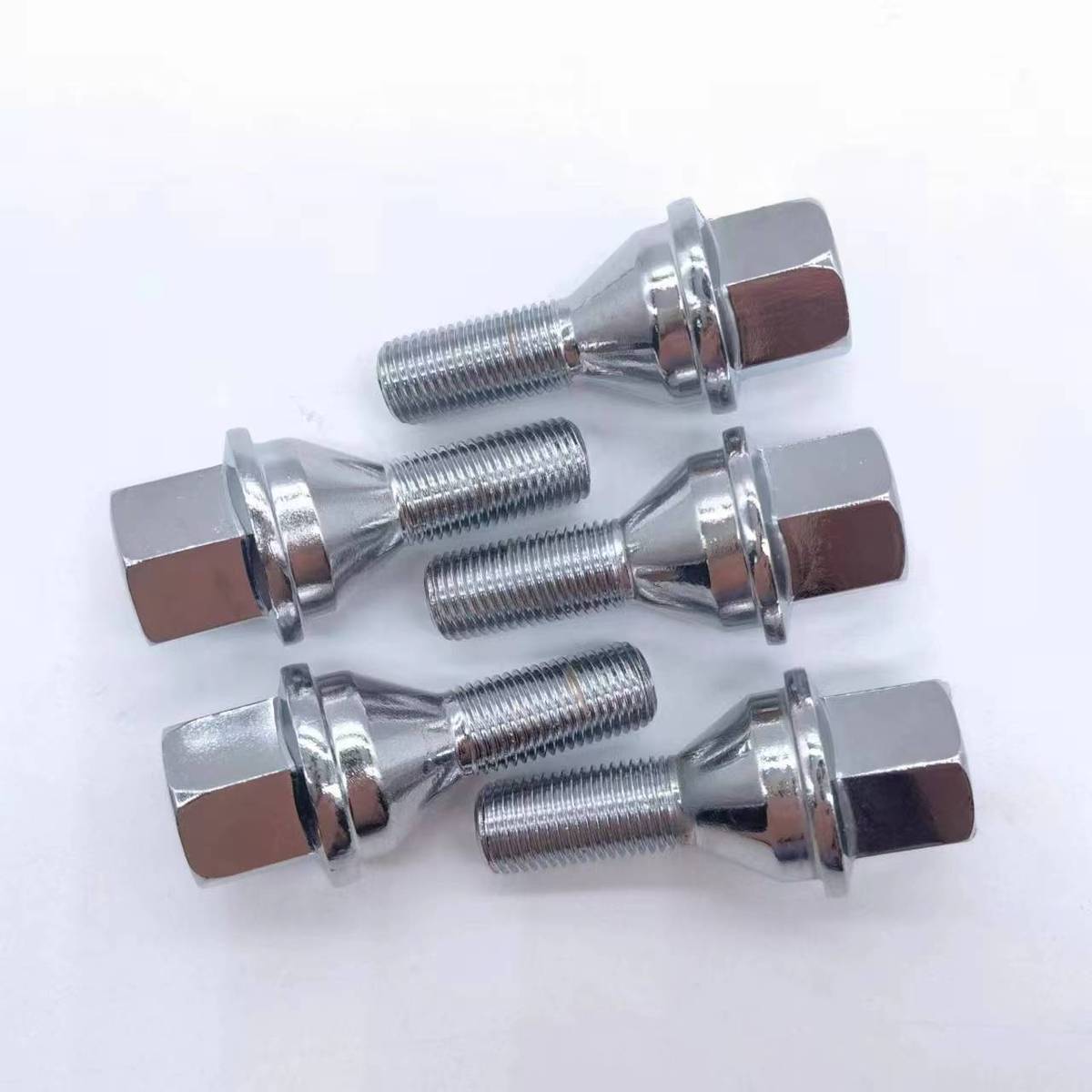 热销6511051aa适用吉普者指南自由光车轮胎实心一体加强螺丝杆20