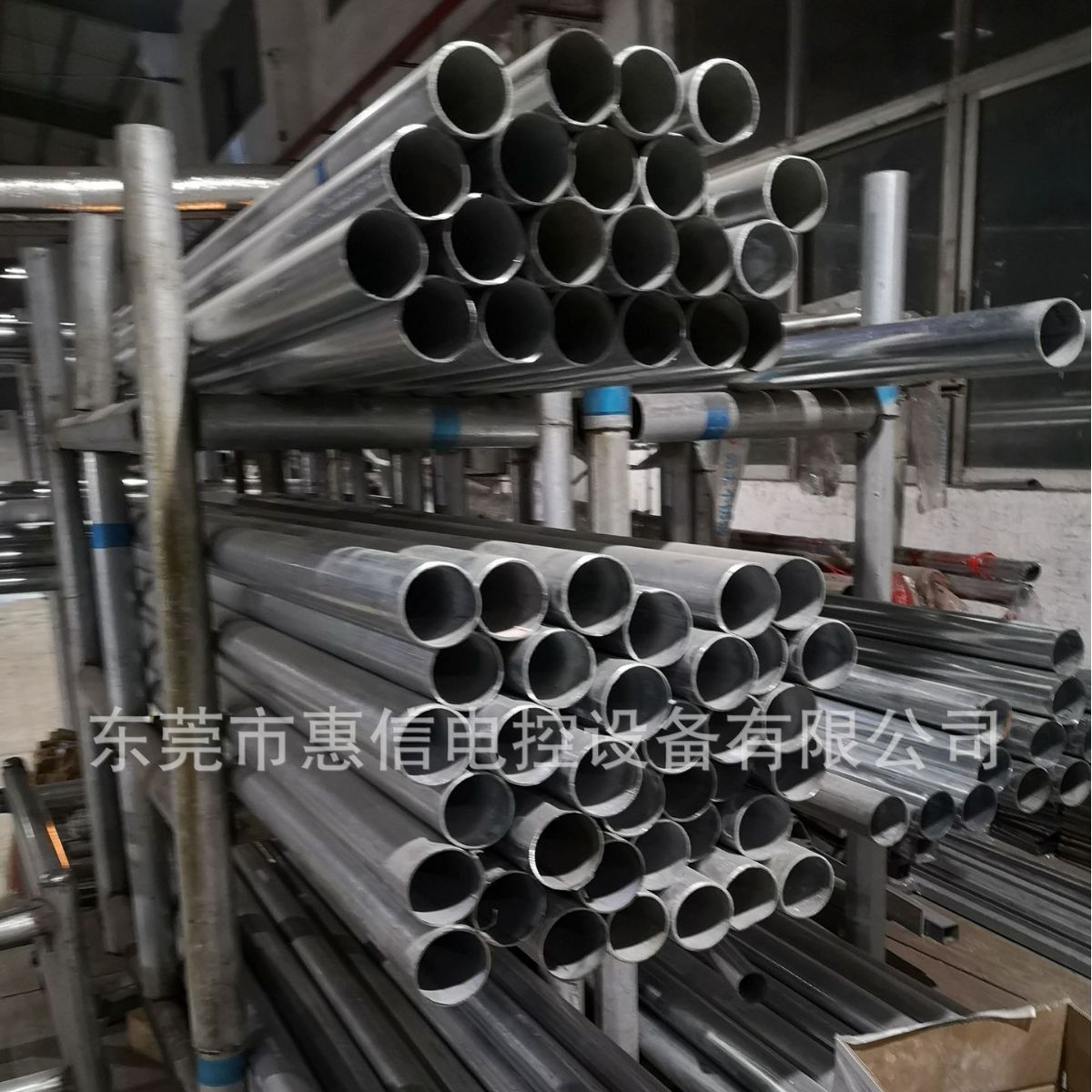 热销交通监控杆路灯杆监控灯杆2米3米5米镀锌立柱不锈钢立柱监控