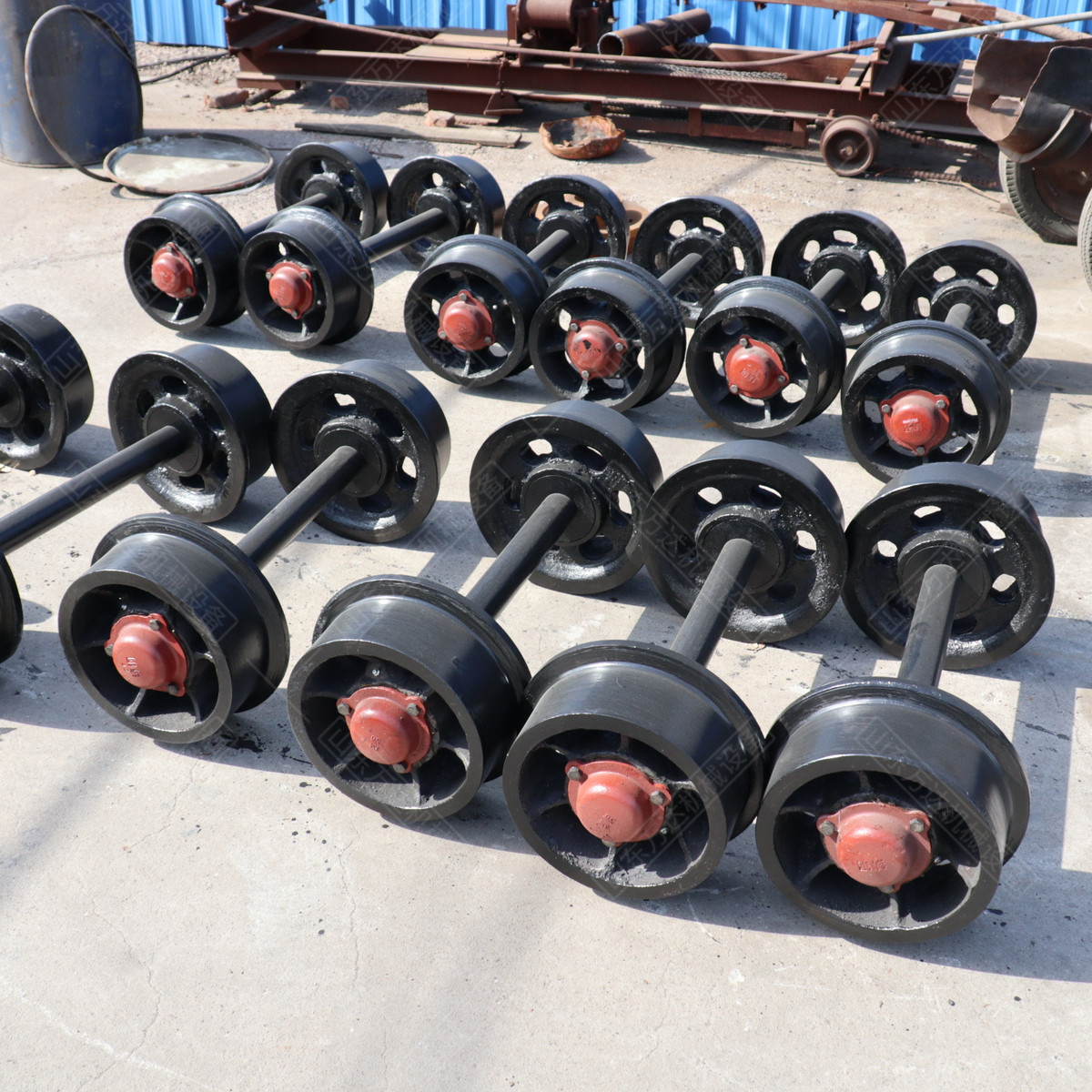 热销煤矿井下用钢轨平板铸钢实心矿车轮对固定式翻斗轮火车轮