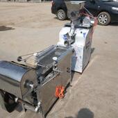 热销2020年地摊小吃创业商用辣条机辣条机器多少钱一台