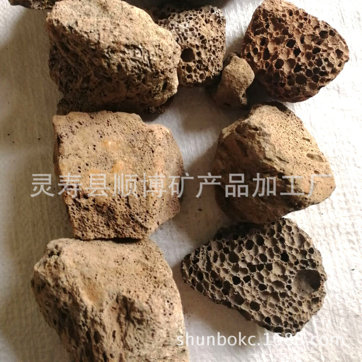 热销厂家过滤花卉用火山石颗粒 水供应火山石 大块火山石,农用物资,育苗/栽培基质,淘宝优惠券,粉丝福利购,淘宝优惠卷