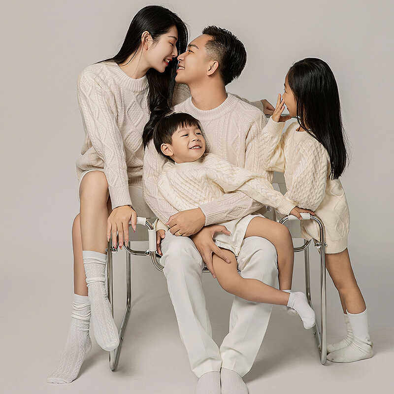 亲子装白色麻花毛衣影楼主题摄影服装过年新年亲子服一四口拍照