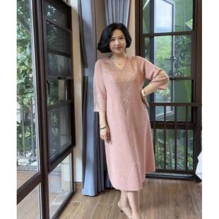 粉色秋季新款气质妈妈装中老年大码宽松显瘦毛衣裙