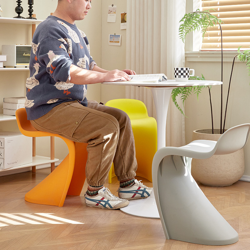 热销可叠放结实塑料凳子家用现代简约潘东椅加厚耐用商用餐桌备用