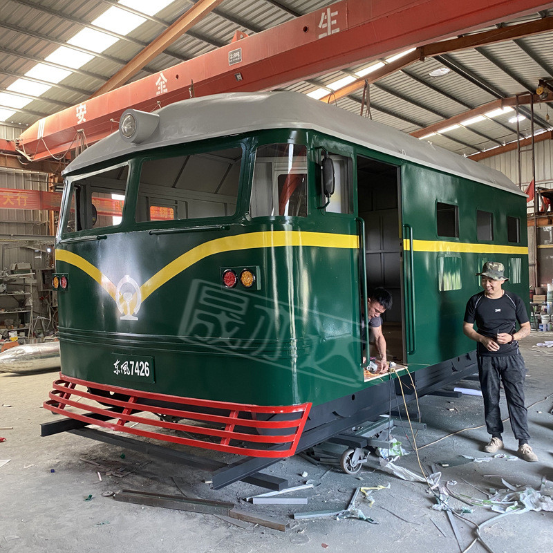 热销工厂源头大型仿真复古火车头东风绿皮火车厢主题餐厅展览模型