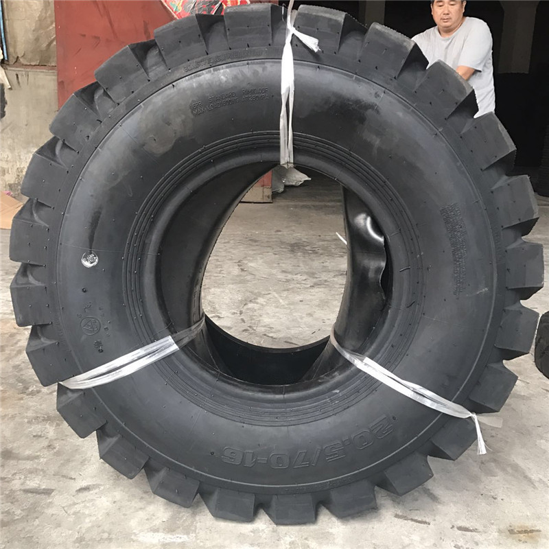 热销20.5/70-16铲车胎加深轮胎花纹矿车防扎抗压轮胎现货20.5/70-