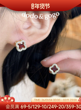 DODOGOGO红色四叶花耳钉女适合冬天的精致耳环2026新款爆款耳饰