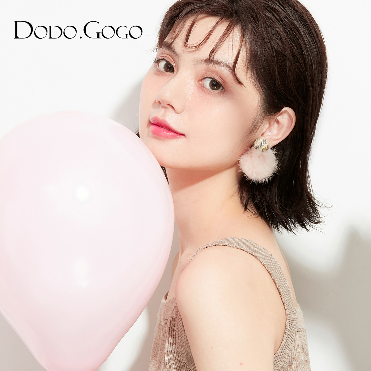 时尚毛球DODOGOGO百搭女