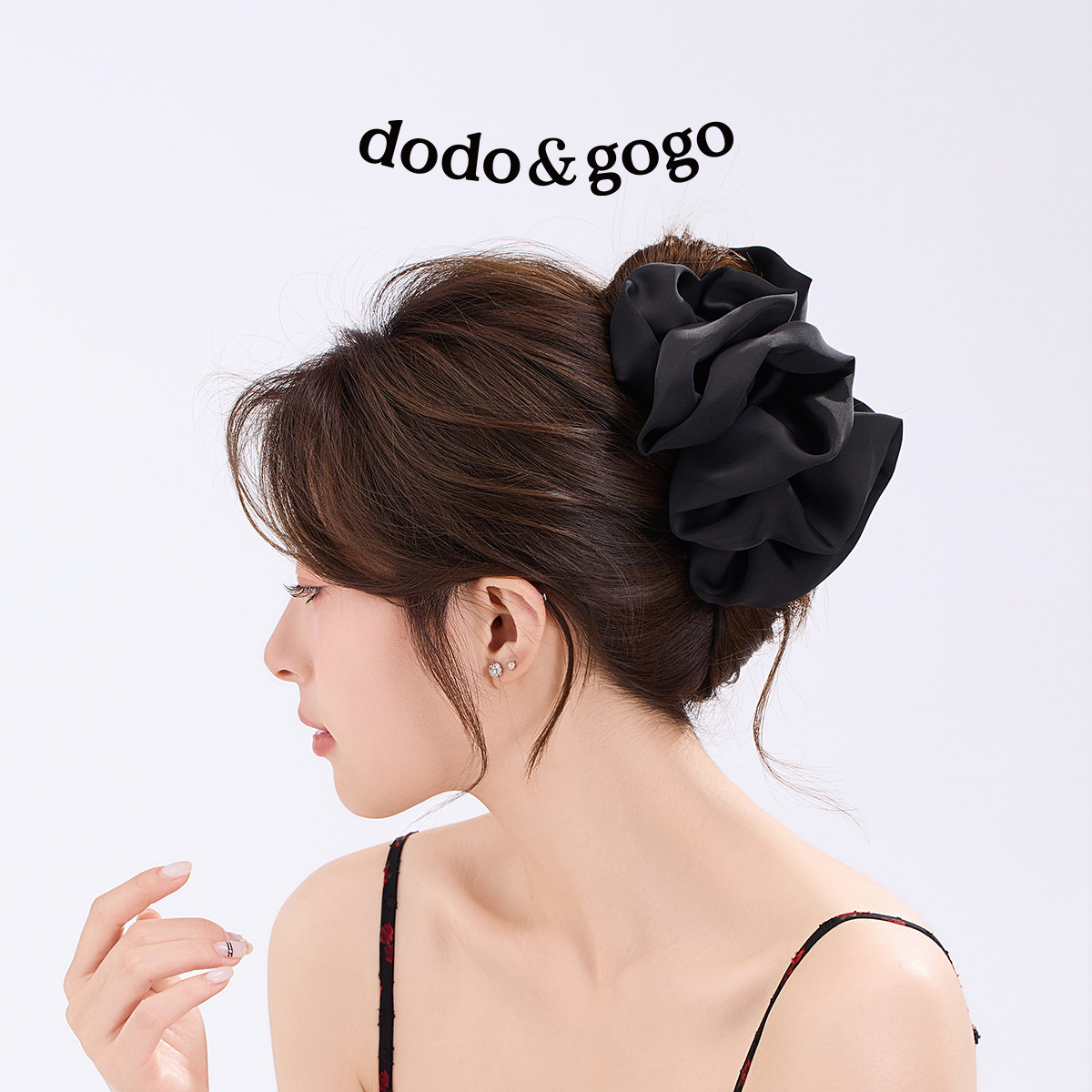 DODOGOGO法式高级感黑色花朵抓夹超仙后脑勺鲨鱼夹发卡显脸小头饰图片