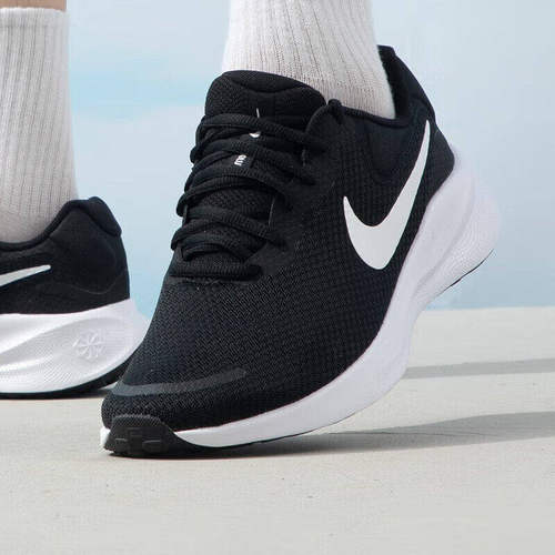 Nike耐克黑色软底跑步鞋