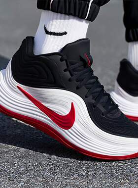 NIKE耐克抗扭中高筒篮球