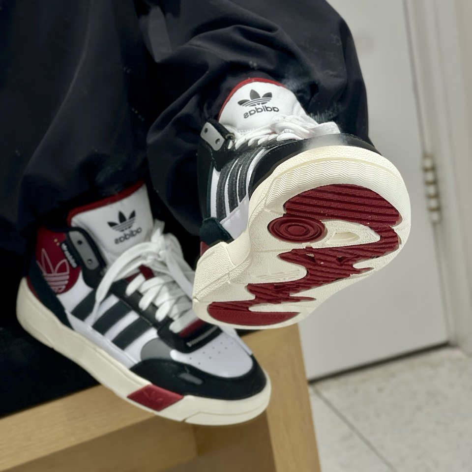 Adidas红色板鞋男鞋三叶