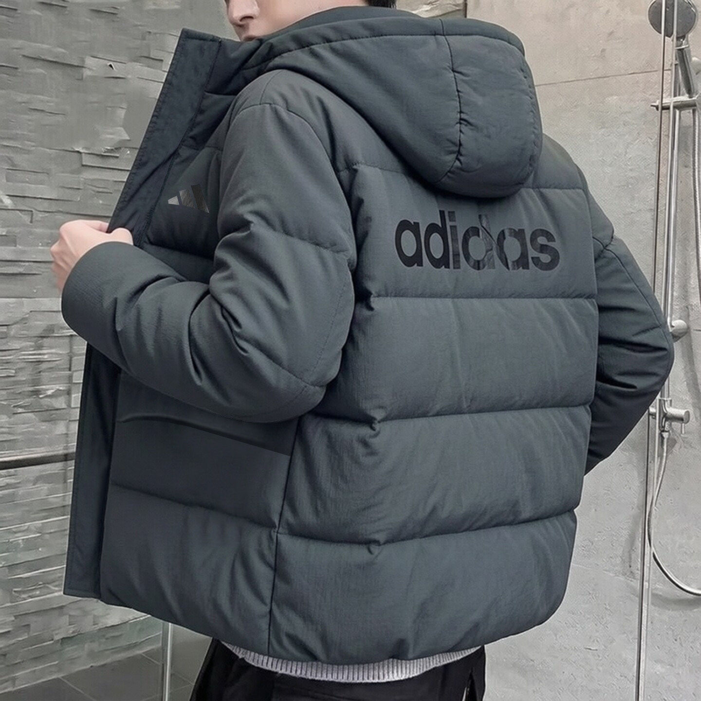 阿迪达斯灰色羽绒服男冬美式复古加厚鸭绒保暖拒水户外宽松面包服
