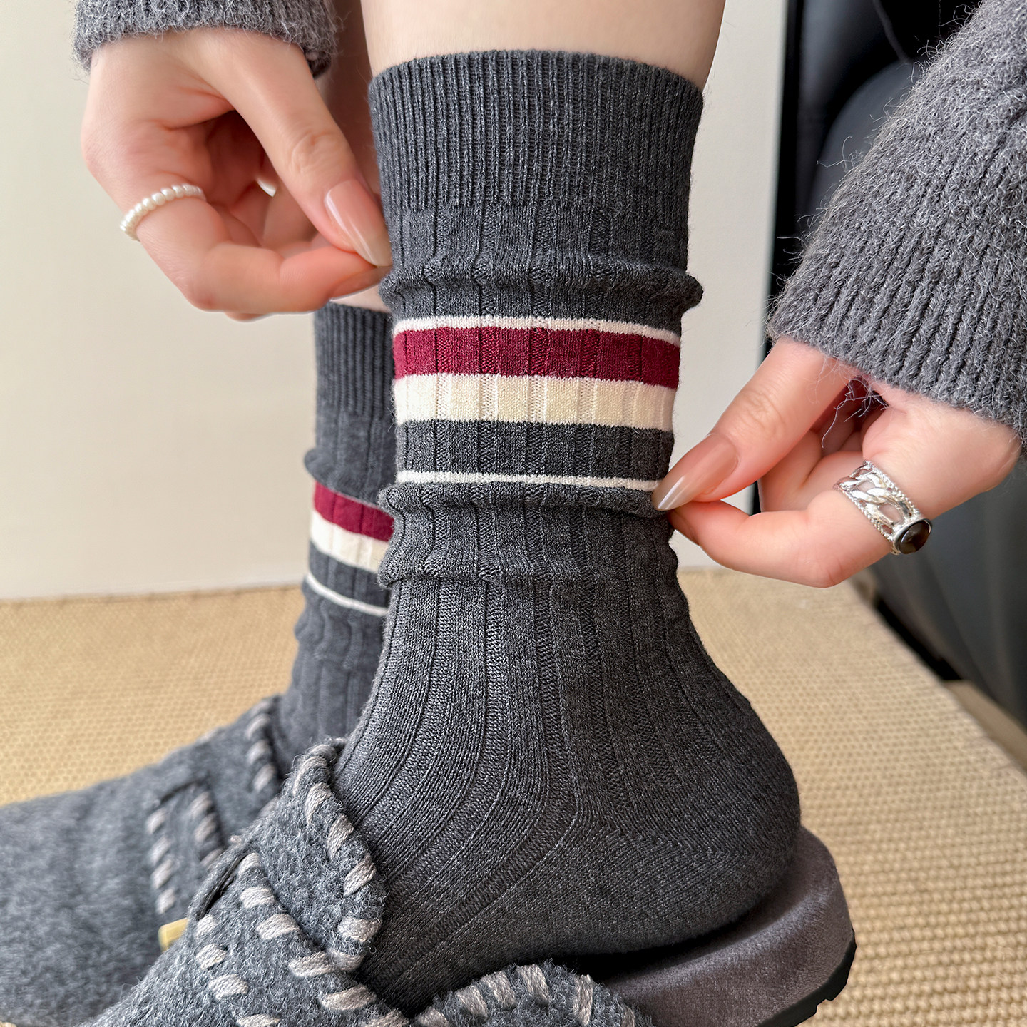 灰色袜子女款冬季条纹袜子白色堆堆袜配勃肯鞋中筒袜女秋冬长袜女,女士内衣/男士内衣/家居服,中筒袜,淘宝优惠券,粉丝福利购,淘宝优惠卷