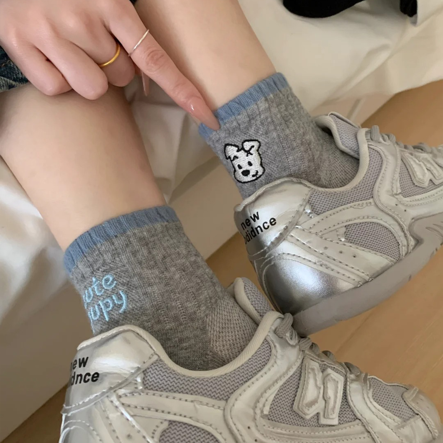卡通可爱小狗袜子女款夏季薄灰色短袜韩系后跟刺绣短筒袜配运动鞋