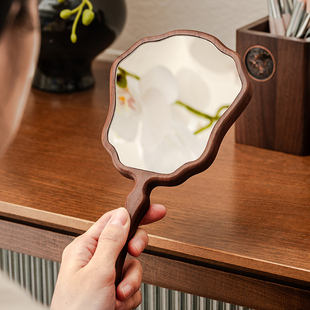 胡桃木镜子手持化妆镜2025年新款桌面化妆镜精致小镜子手柄镜高级