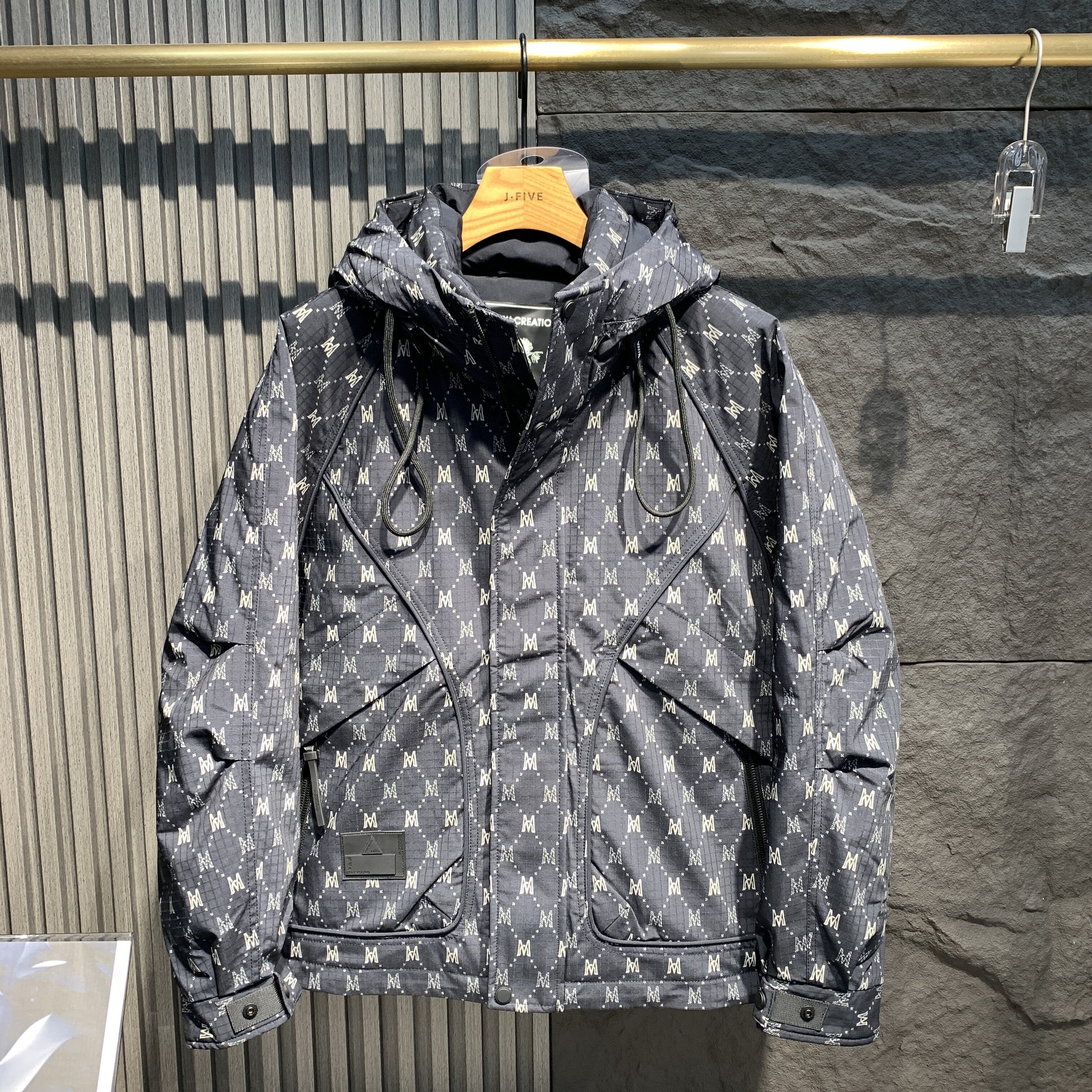 2025冬季日系印花羽绒服90鸭绒男连帽时尚冲锋衣加厚保暖冬装外套