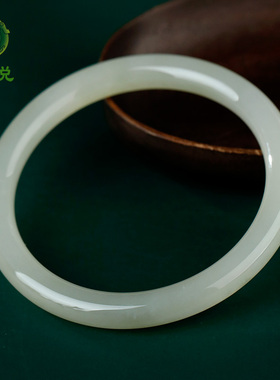 和田玉手镯女款玉镯子冰晴水