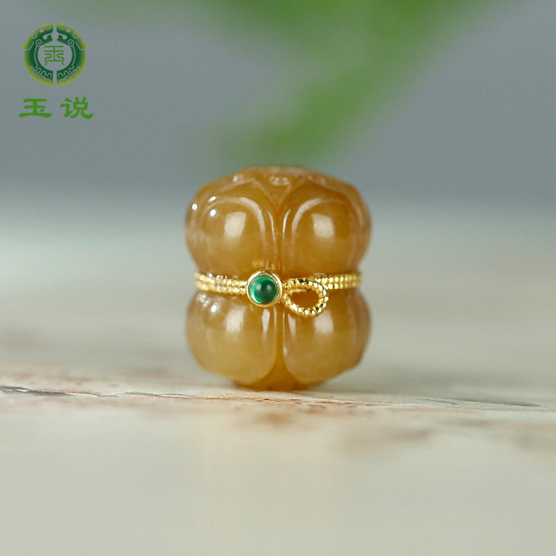 和田玉荷花吊坠女款玉坠