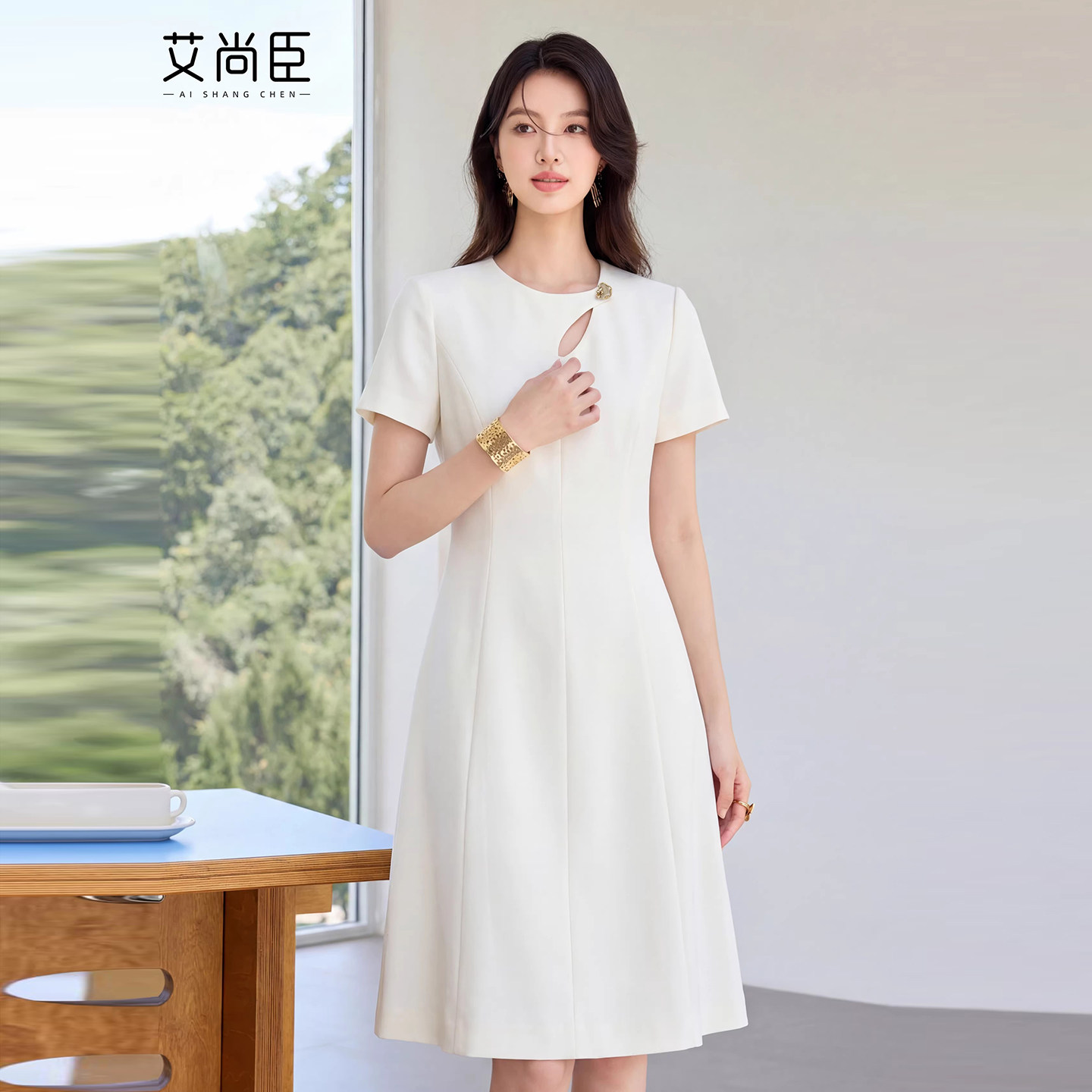 艾尚臣初恋小白裙极简风连衣裙女夏短袖A字裙轻奢质感显瘦气质裙
