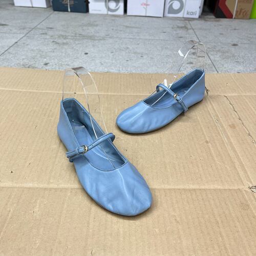 时尚圆头纯色平底浅口一字扣单鞋