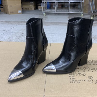 尖头粗跟后拉链复古时装靴