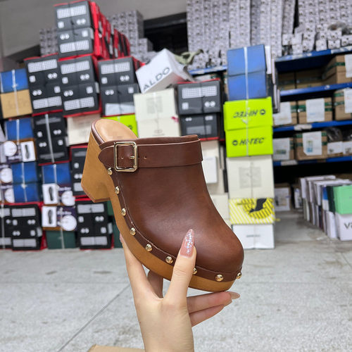 圆头厚底粗跟皮带扣铆钉包头半拖
