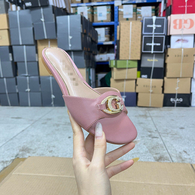 外贸原单女鞋新款时尚圆头纯色金属标带钻休闲百搭平底拖鞋凉鞋