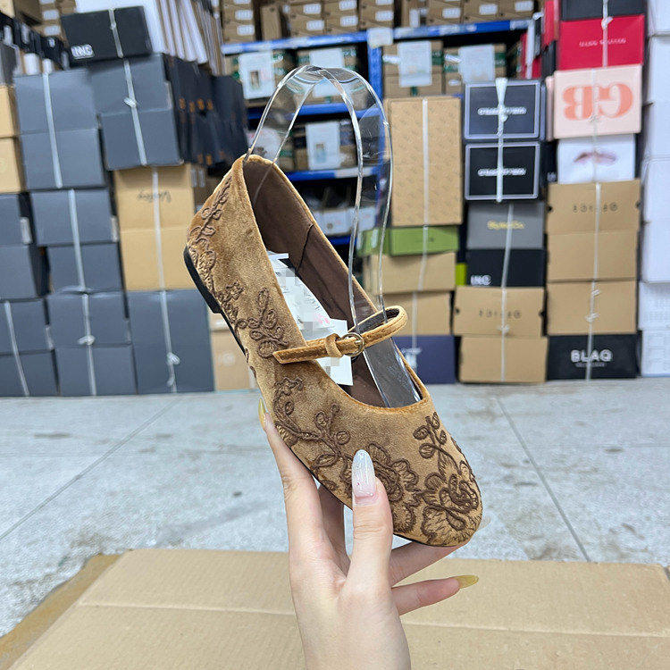 外贸原单圆头刺绣平底单鞋简约时尚新款一字扣带浅口舒适休闲百搭,女鞋,浅口单鞋,淘宝优惠券,粉丝福利购,淘宝优惠卷