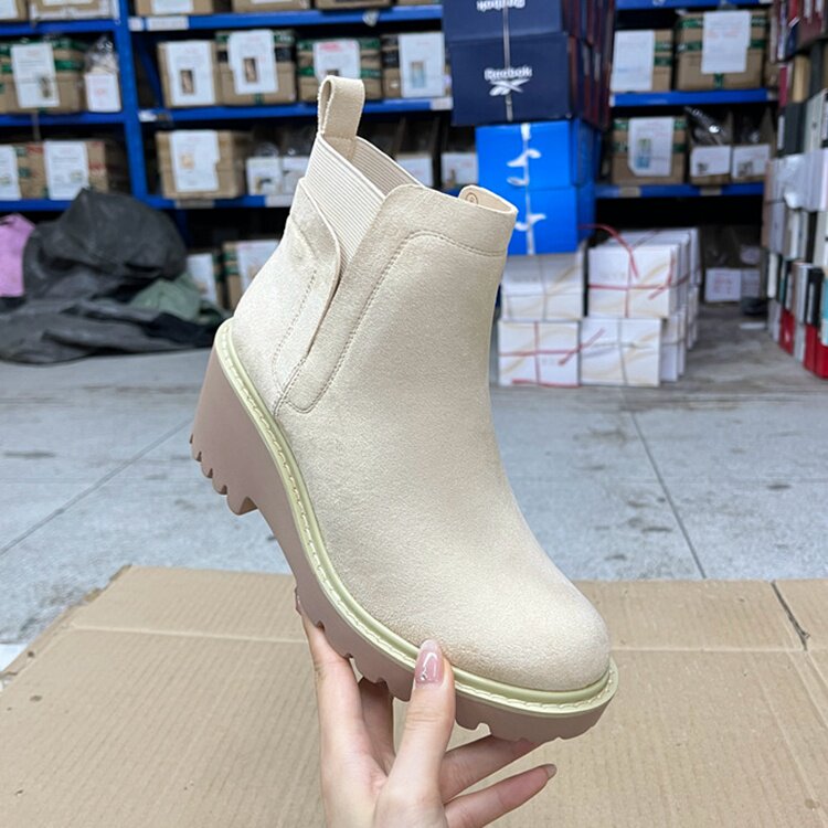 圆头纯色粗跟厚底套装时装短靴