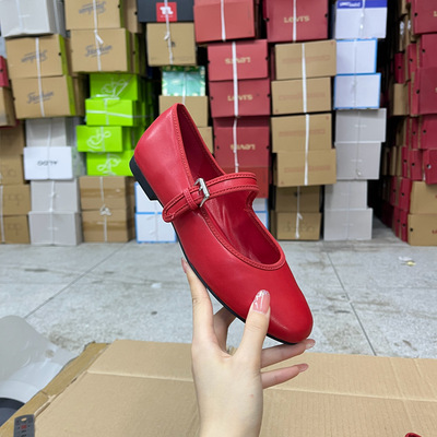 圆头浅口一字扣平底玛丽珍单鞋