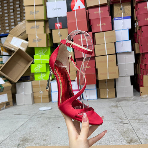 圆头纯色气质细跟一字扣时装凉鞋