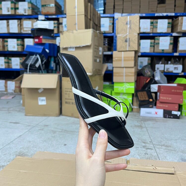 外贸原单方头真皮低跟凉鞋简约时尚新款露趾一字舒适日常外穿拖鞋