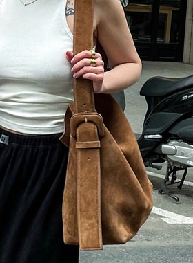 韩国潮牌Arket同款秋冬磨砂仿麂皮单肩斜挎水桶包ins大容量女包