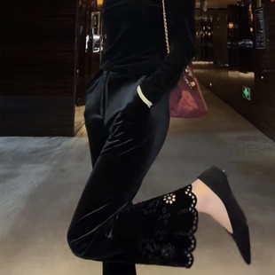 2025年秋冬新款镂空蕾丝花边微喇叭裤女宽松显瘦休闲九分金丝绒裤