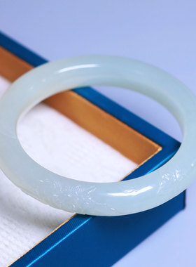 珪宝58.8mm和田玉晴水宽条雕花手镯女款冰底玉镯子天然带证书0727